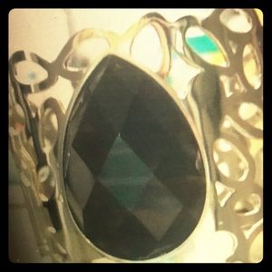 Cuff with black stone